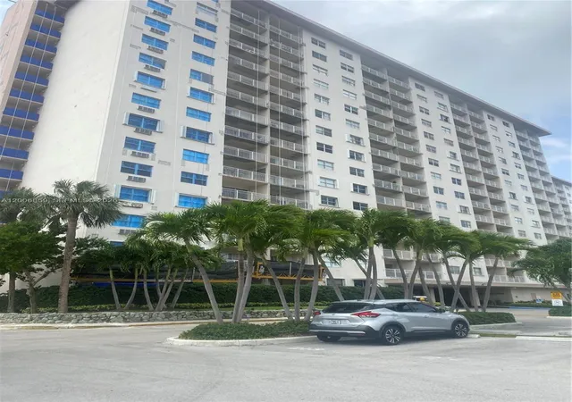 22nd image of 400 Kings Point Dr #608, Sunny Isles Beach, FL 33160 | MLS# A12006859
