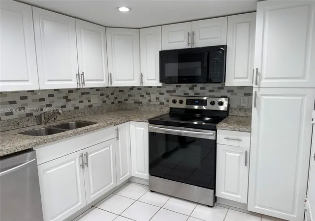 4th image of 400 Kings Point Dr #608, Sunny Isles Beach, FL 33160 | MLS# A12006859