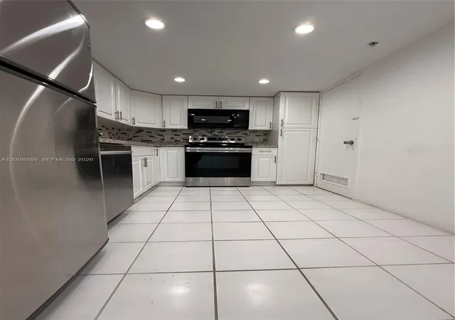5th image of 400 Kings Point Dr #608, Sunny Isles Beach, FL 33160 | MLS# A12006859