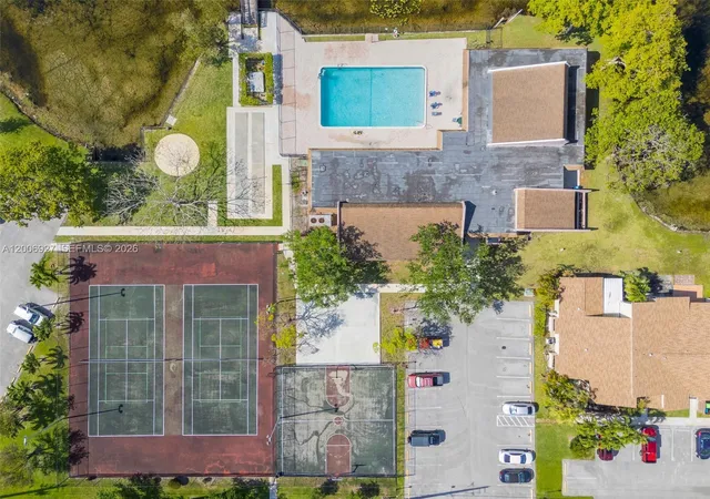 Homes for sale in Sunrise, FL | 2950 Nw 106th Ave #10, Sunrise, FL 33322 | MLS# A12006927