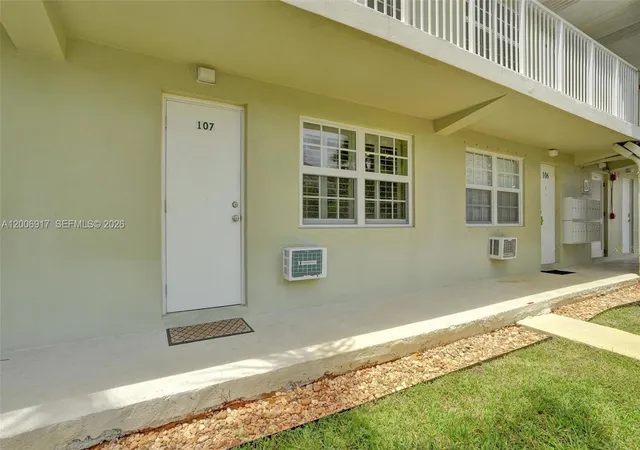 Homes for sale in Pompano Beach, FL | 1105 S Riverside Drive, Pompano Beach, FL 33062 | Houzeo
