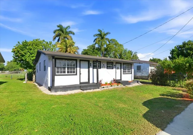 Photo 2 of Single family home for sale at 270 Sw 10th Avenue, South Bay, FL 33493 | MLS# B26019682 | Listing updated on 2026-09-23