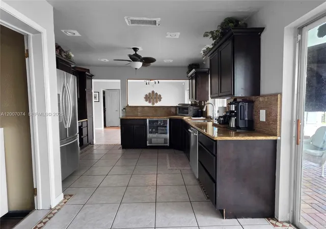 3rd image of 11661 Nw 31St Pl, Sunrise, FL 33323 | MLS# A12007074
