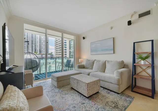 2nd image of 350 Se 2nd St #860, Fort Lauderdale, FL 33301 | MLS# B26019782
