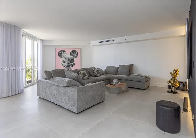 2nd image of 20191 E Country Club Dr #TH9, Miami, FL 33180 | MLS# A12004267