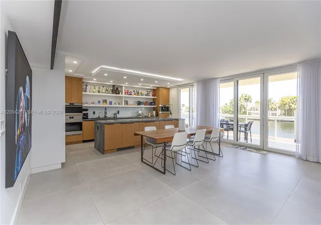 5th image of 20191 E Country Club Dr #TH9, Miami, FL 33180 | MLS# A12004267