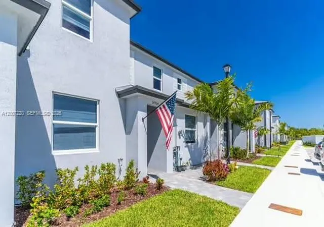 4th image of 27704 Sw 156Th Ct, Princeton, FL 33032 | MLS# A12007220