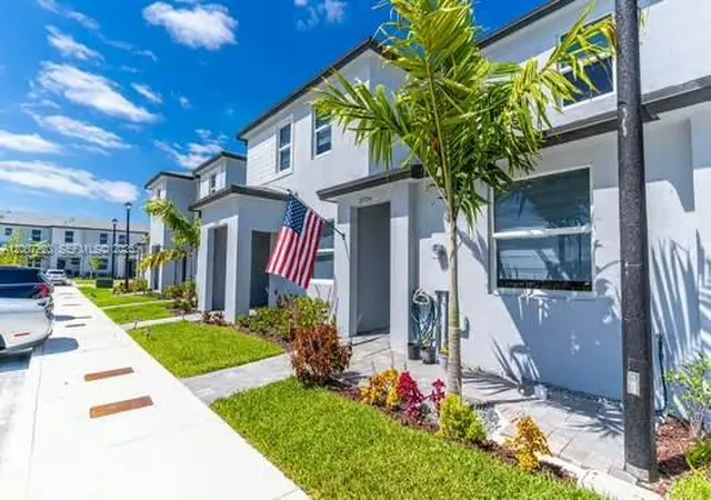 5th image of 27704 Sw 156Th Ct, Princeton, FL 33032 | MLS# A12007220