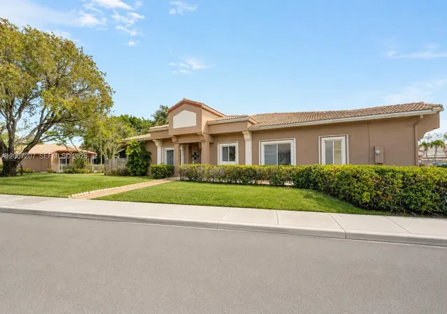 Homes for sale in Tamarac, FL | 10131 Lombardy Dr, Tamarac, FL 33321 | MLS# A12007207