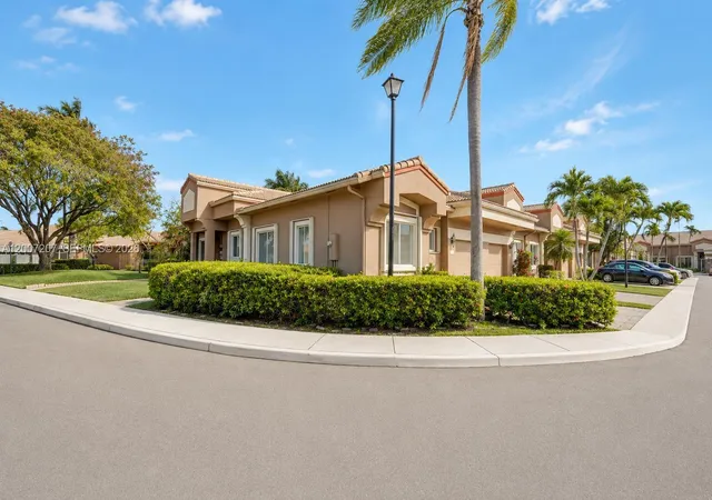 Homes for sale in Tamarac, FL | 10131 Lombardy Dr, Tamarac, FL 33321 | MLS# A12007207