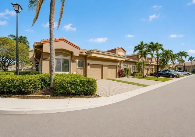 Homes for sale in Tamarac, FL | 10131 Lombardy Dr, Tamarac, FL 33321 | MLS# A12007207