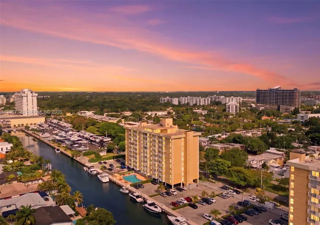 2nd image of 2000 Ne 135Th St #PH, North Miami, FL 33181 | MLS# A12007333
