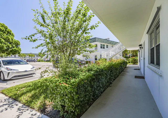 Photo 1 of Condo for sale at 2800 Indian River Blvd #4r, Vero Beach, FL 32960 | MLS# B26019938 | Listing updated on 2026-09-23