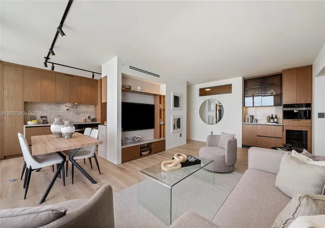 2nd image of 6365 Collins Ave #3904, Miami Beach, FL 33141 | MLS# A12007340
