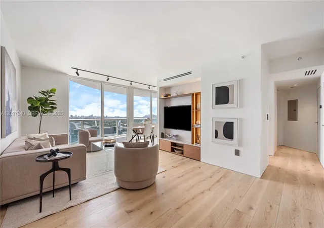 4th image of 6365 Collins Ave #3904, Miami Beach, FL 33141 | MLS# A12007340