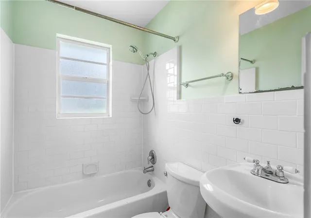 Photo 4 of House for sale at 919 Turtle Cvs Ln, Vero Beach, FL 32963 | MLS# B26019979 | Listing updated on 2026-09-23