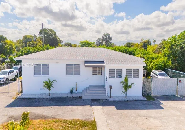 2nd image of 5290 Palm Ave, Hialeah, FL 33012 | MLS# A12007406