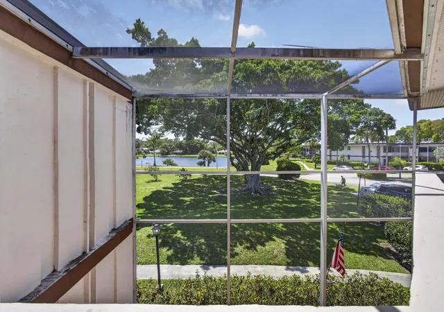 Listing Photo 4 - Condo for sale in building located at 3 Greenway Vlg N, Royal Palm Beach, FL 33411 - Unit #210