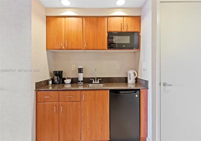 4th image of 18001 Collins Ave #511, Sunny Isles Beach, FL 33160 | MLS# A12007637