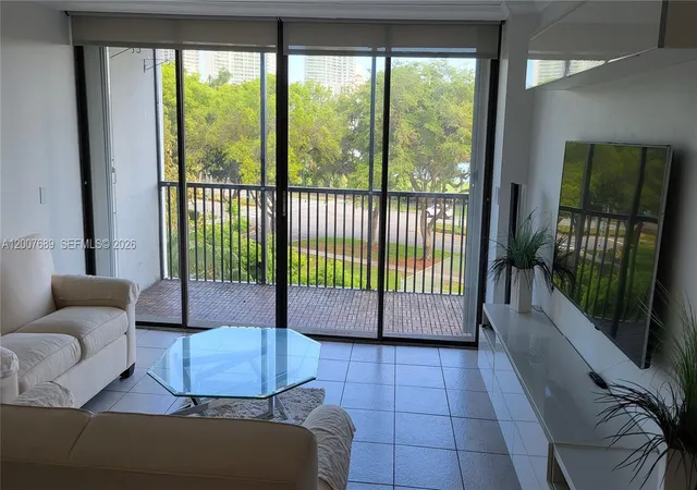 4th image of 3475 N Country Club Dr #409, Miami, FL 33180 | MLS# A12007689