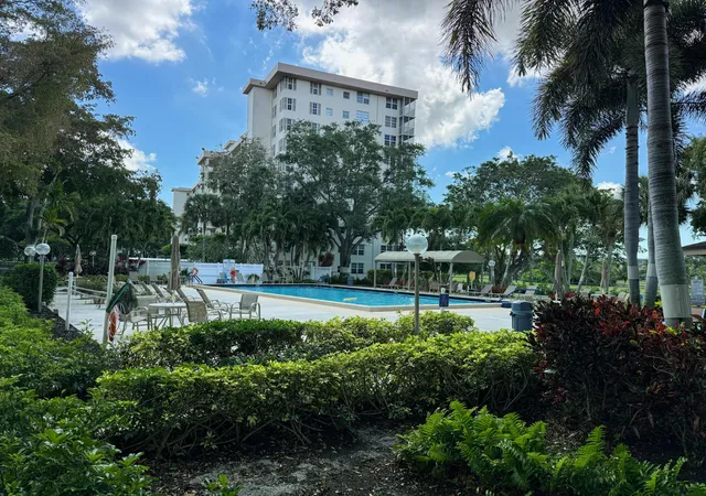 2nd image of 3705 Oaks Wy #310, Pompano Beach, FL 33069 | MLS# B26020230