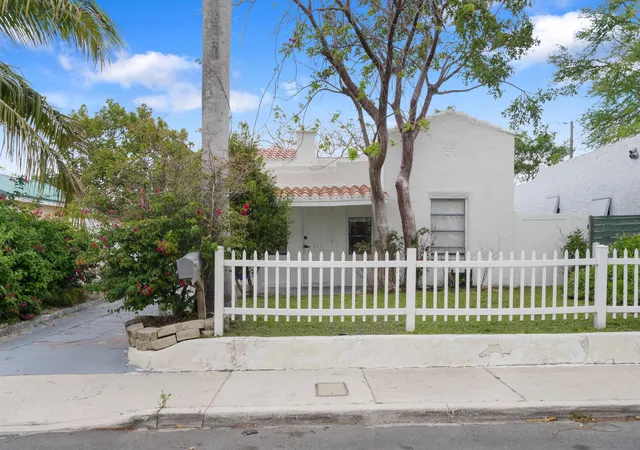 Photo 1 of Single family home for sale at 625 Selkirk St, West Palm Beach, FL 33405 | MLS# B26020240 | Listing updated on 2026-09-23