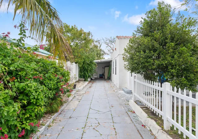 Photo 3 of Single family home for sale at 625 Selkirk St, West Palm Beach, FL 33405 | MLS# B26020240 | Listing updated on 2026-09-23
