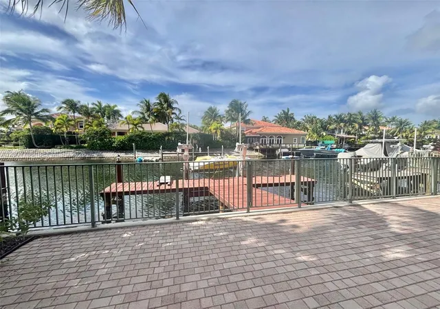 2nd image of 1141 Waterside Ln, Hollywood, FL 33019 | MLS# A12007706