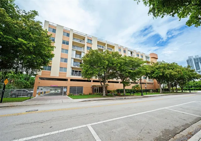 5th image of 200 178Th Dr, Sunny Isles Beach, FL 33160