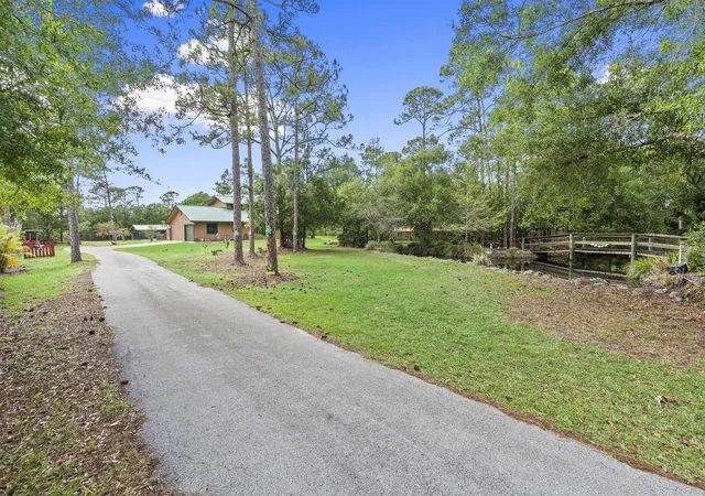 Photo 3 of Single family home for sale at 2725 Twin Oaks Trl, Fort Pierce, FL 34945 | MLS# B26020433 | Listing updated on 2026-10-05