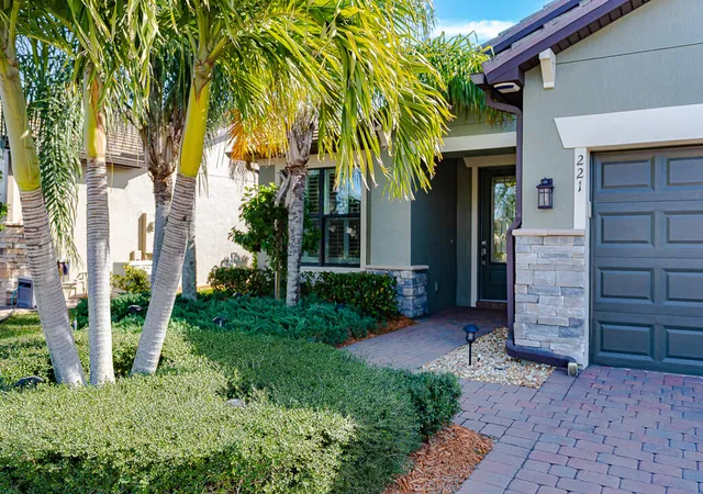 3rd image of 221 Se Longview Dr, Port St Lucie, FL 34984 | MLS# B26020454
