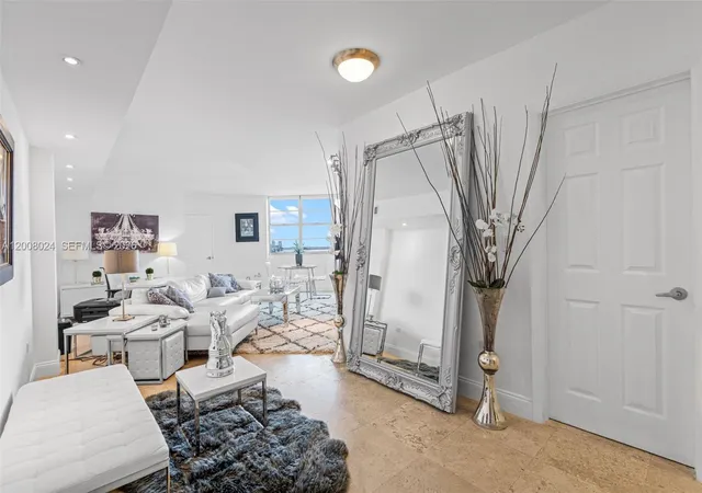 5th image of 905 Brickell Bay Dr #1830, Miami, FL 33131 | MLS# A12008024