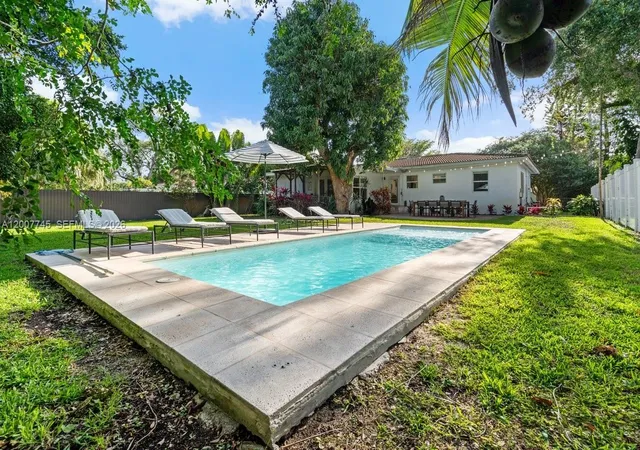 4th image of 11790 Ne 8Th Ave, Biscayne Park, FL 33161 | MLS# A12007745