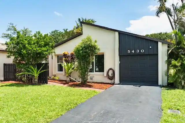 Photo 1 of Single family home for sale at 5430 Mirror Lakes Blvd, Boynton Beach, FL 33472 | MLS# B26020630 | Listing updated on 2026-10-27