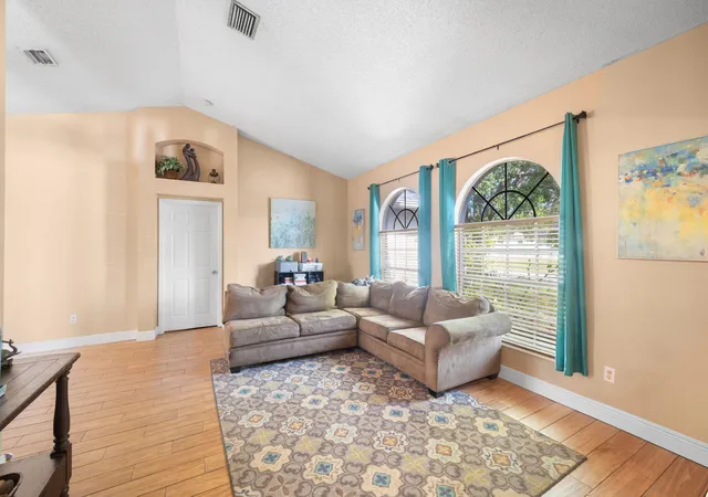4th image of 5930 Nw Theda Ln, Port St Lucie, FL 34983 | MLS# B26020635