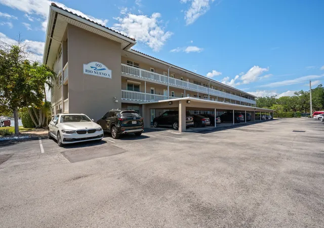 Homes for sale in Fort Lauderdale, FL | 900 Sw 12th Street, Fort Lauderdale, FL 33315 | Houzeo