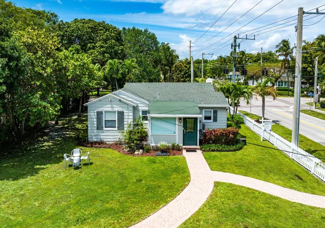 2nd image of 145 North Swinton Ave, Delray Beach, FL 33444 | MLS# B26020816
