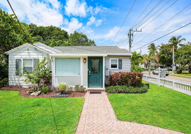 3rd image of 145 North Swinton Ave, Delray Beach, FL 33444 | MLS# B26020816