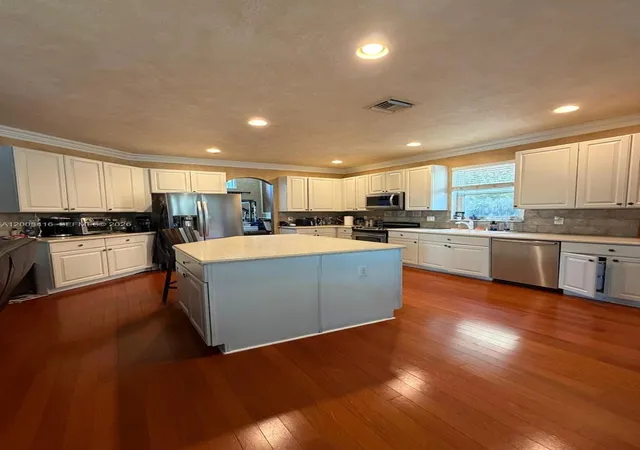 3rd image of 12680 Little Palm Ln, Boca Raton, FL 33428 | MLS# A12008416