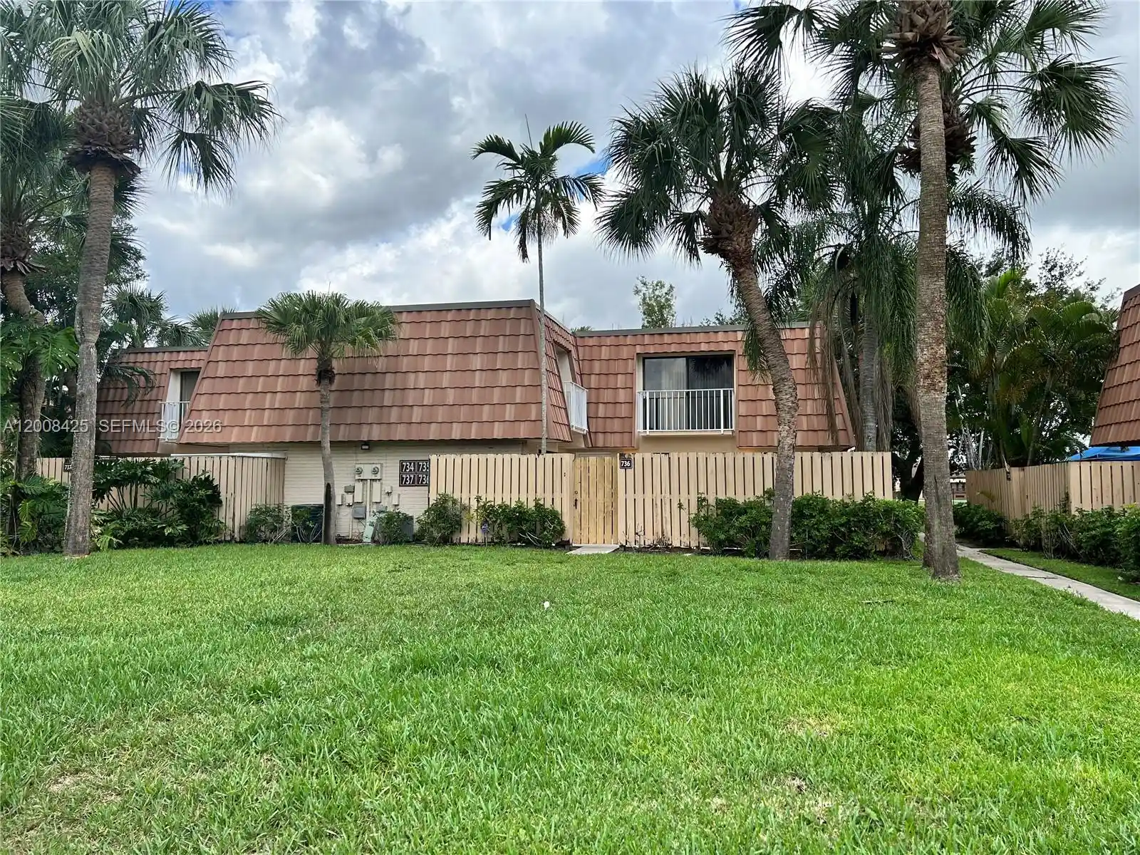 Townhouse for sale at 736 Ml Valley Pl #736, West Palm Beach, FL 33409 | MLS# A12008425