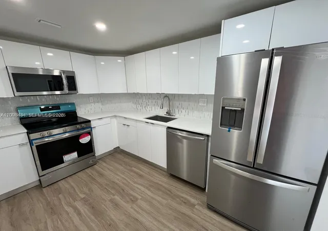 2nd image of 500 Bayview Dr #1120, Sunny Isles Beach, FL 33160 | MLS# A12008434
