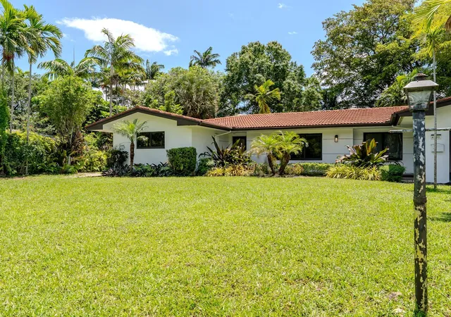 Homes for sale in Plantation, FL | 4190 Sw 4th St, Plantation, FL 33317 | MLS# B26020912