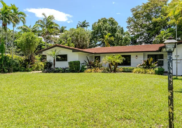 Homes for sale in Plantation, FL | 4190 Sw 4Th St, Plantation, FL 33317 | MLS# B26020912