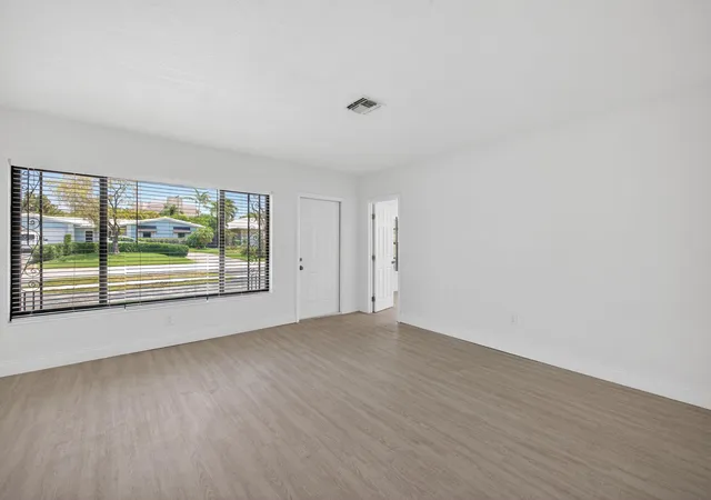 Photo 3 of Single family home for sale at 4807 Ne 18th Avenue, Oakland Park, FL 33334 | MLS# B26020915 | Listing updated on 2026-10-04