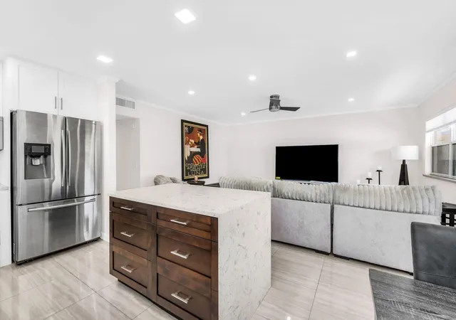 5th image of 92 Valencia Dr #D, Delray Beach, FL 33446 | MLS# B26020961