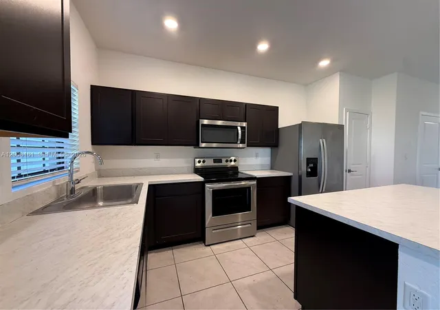 Homes for sale in Florida City, FL | 731 Sw 11th St, Florida City, FL 33034 | MLS# A12008161