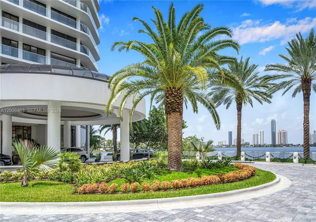 2nd image of 2800 Island Blvd, Aventura, FL 33160
