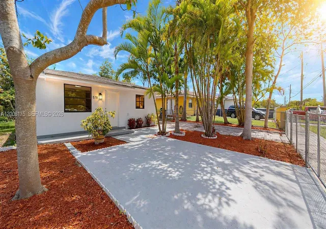 Homes for sale in Florida City, FL | 578 Sw 2nd St, Florida City, FL 33034 | MLS# A12008175