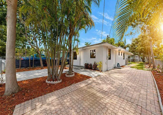 3rd image of 578 Sw 2Nd St, Florida City, FL 33034 | MLS# A12008175