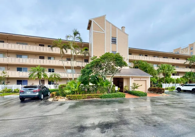 Homes for sale in Delray Beach, FL | 7006 Huntington Ln #306, Delray Beach, FL 33446 | MLS# B26021159